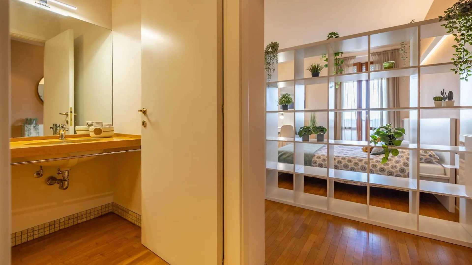 Comforthouse Luxury Wifi Netflix Balcony Ravenna 0*,  Italia